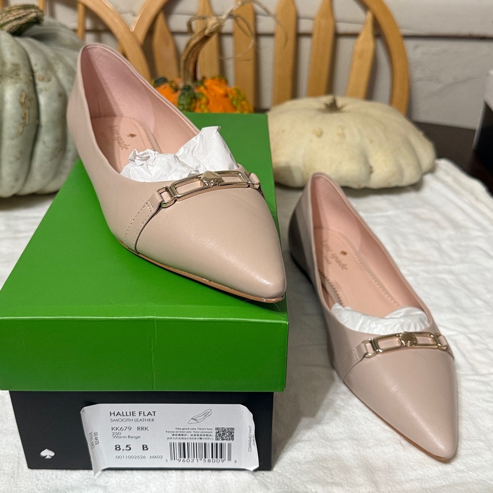 Kate Spade  Ballet Flats Pointed Toe W Size 8.5   Warm Beige leather. Runs BIG!